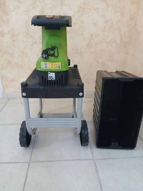 
BROYEUR ELECTRIQUE DE BRANCHES ET  RYOBI, 2500W  0 Marignier (74)