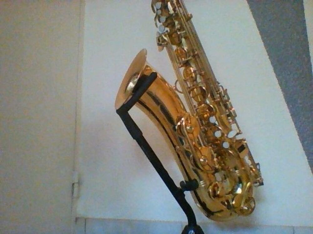 Tr&egrave;s beau saxophone t&eacute;nor Instruments de musique
