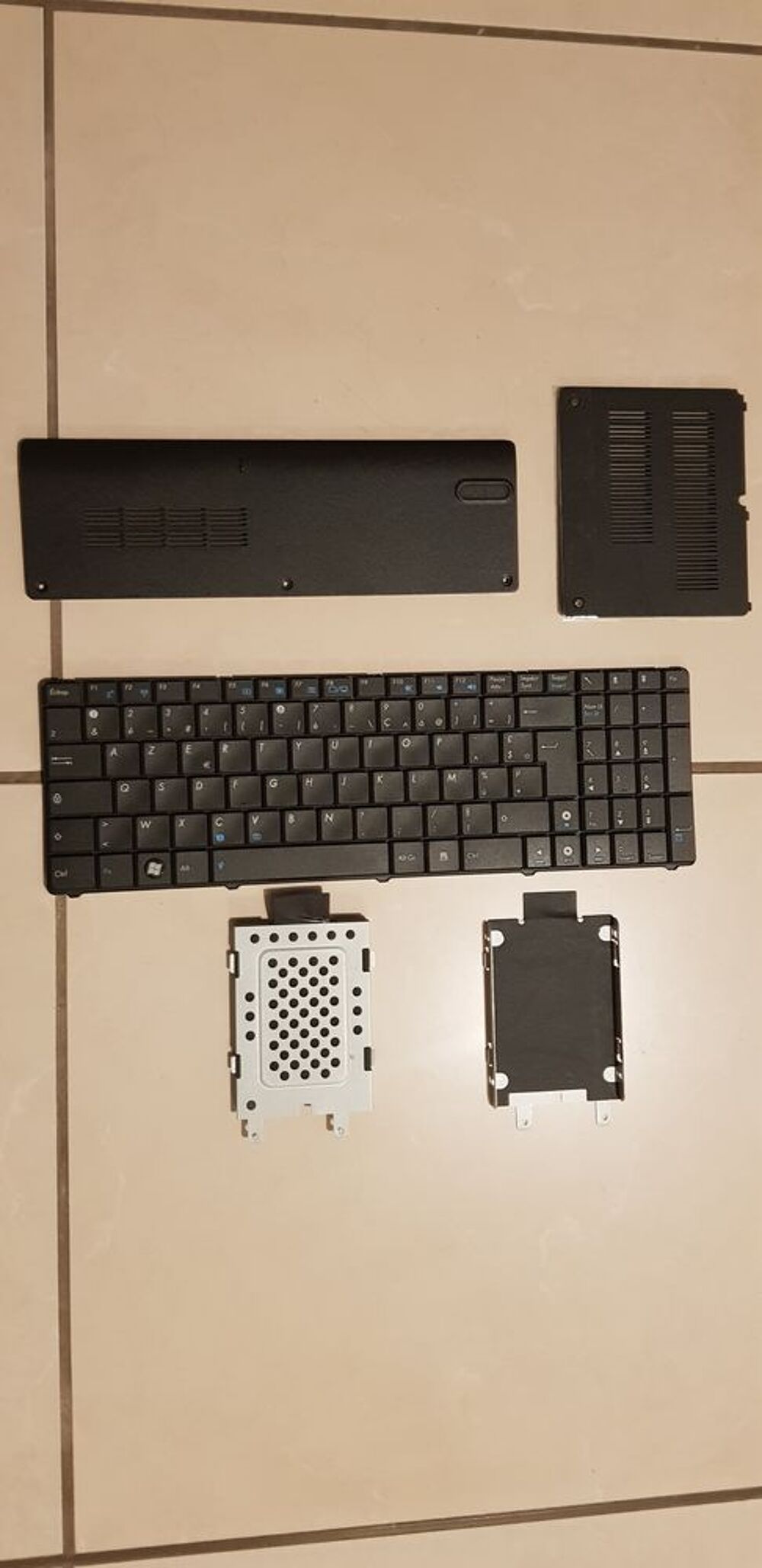 ASUS X77V, pi&egrave;ces d&eacute;tach&eacute;es Matériel informatique