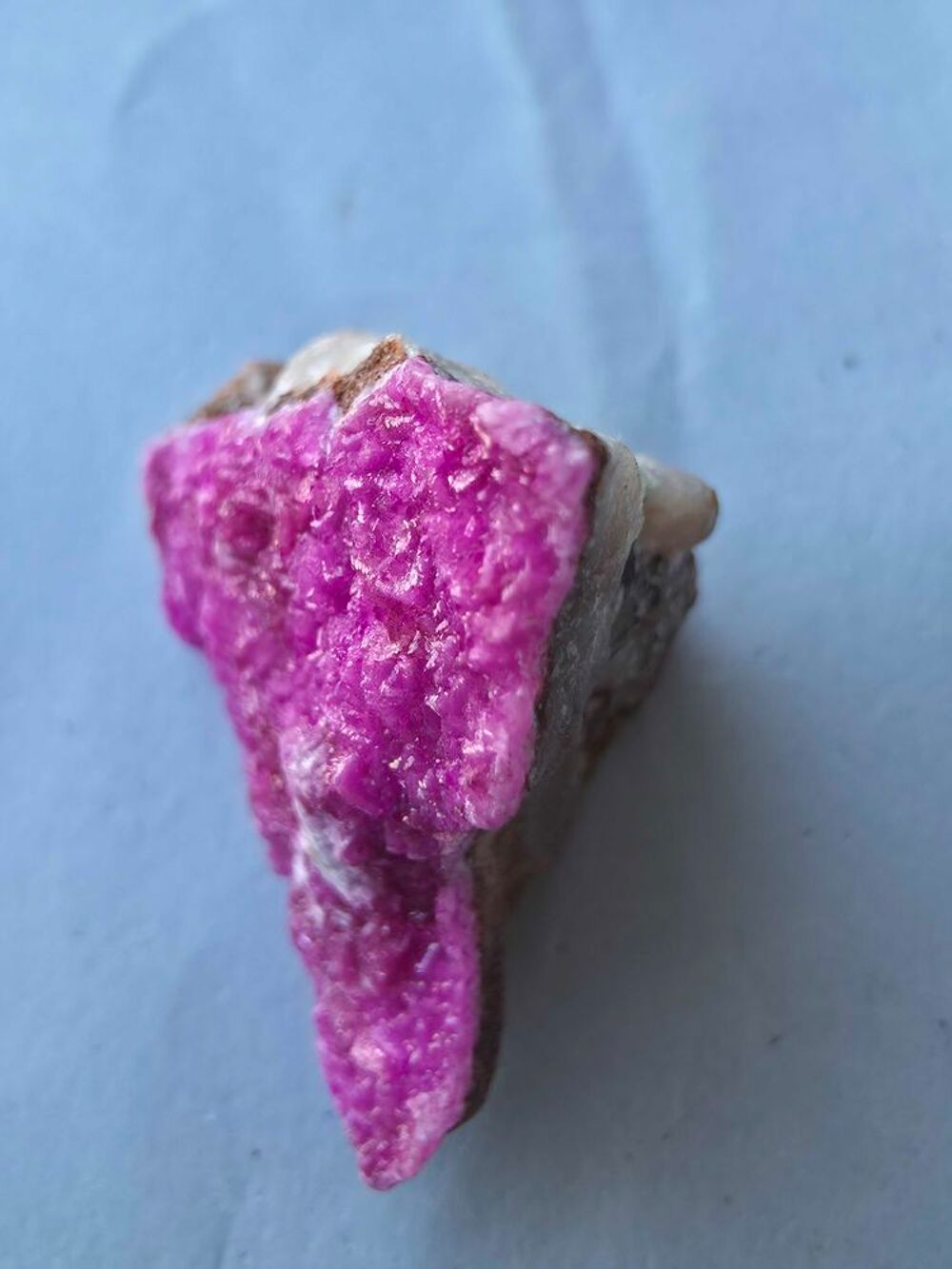 Sp&eacute;cimen Rare Calcite Cobaltif&egrave;re-Cristaux Fuchsia RDC 