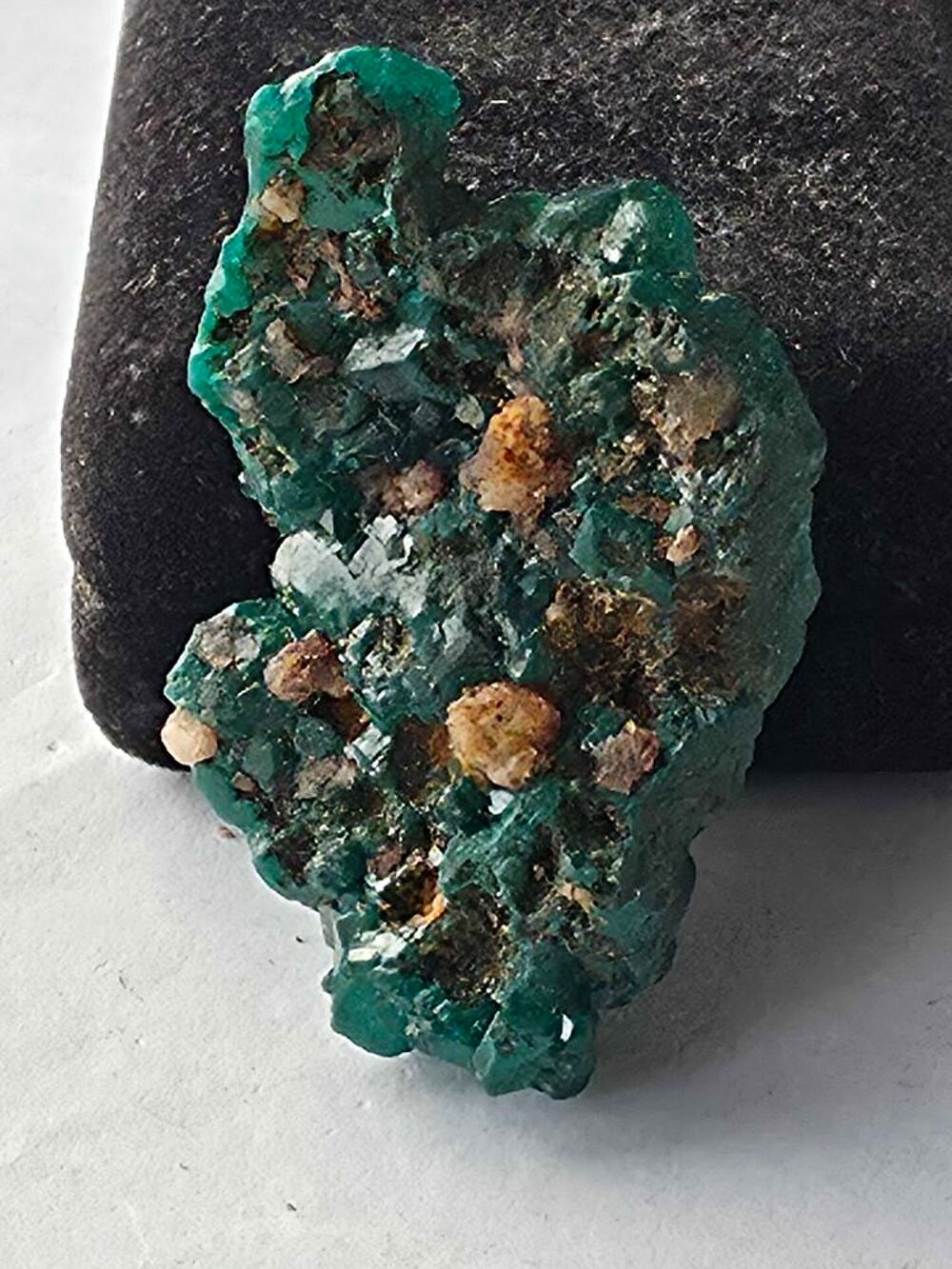 Min&eacute;ral Rare : Dioptase sur Matrice du Katanga (RDC)-27g 