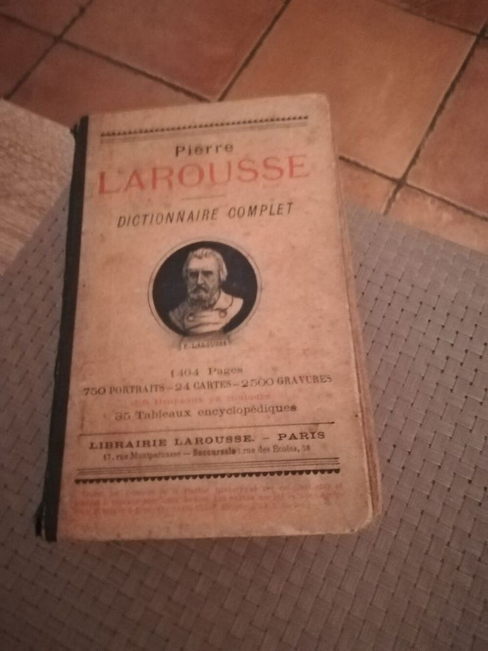 Dictionnaire larousse Livres et BD