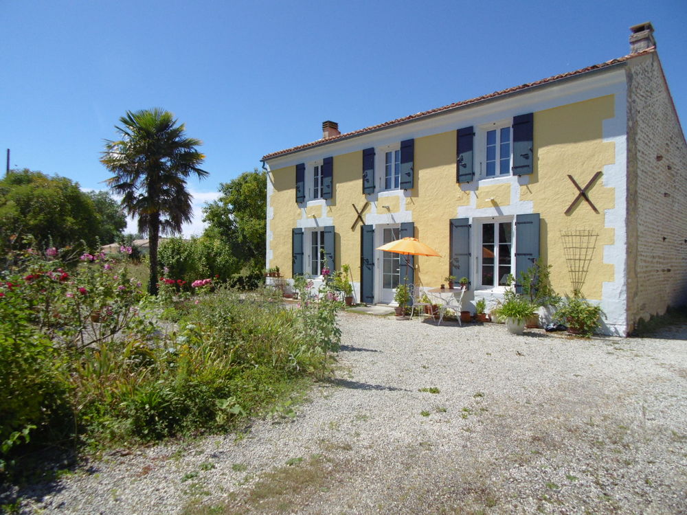 Vente Maison Proche La Rochelle Maison 6 pièces 240 m2 terrain 4370 m2 Bernay-saint-martin