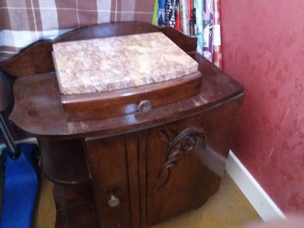 Lit ancien avec sommier et table de nuit Meubles