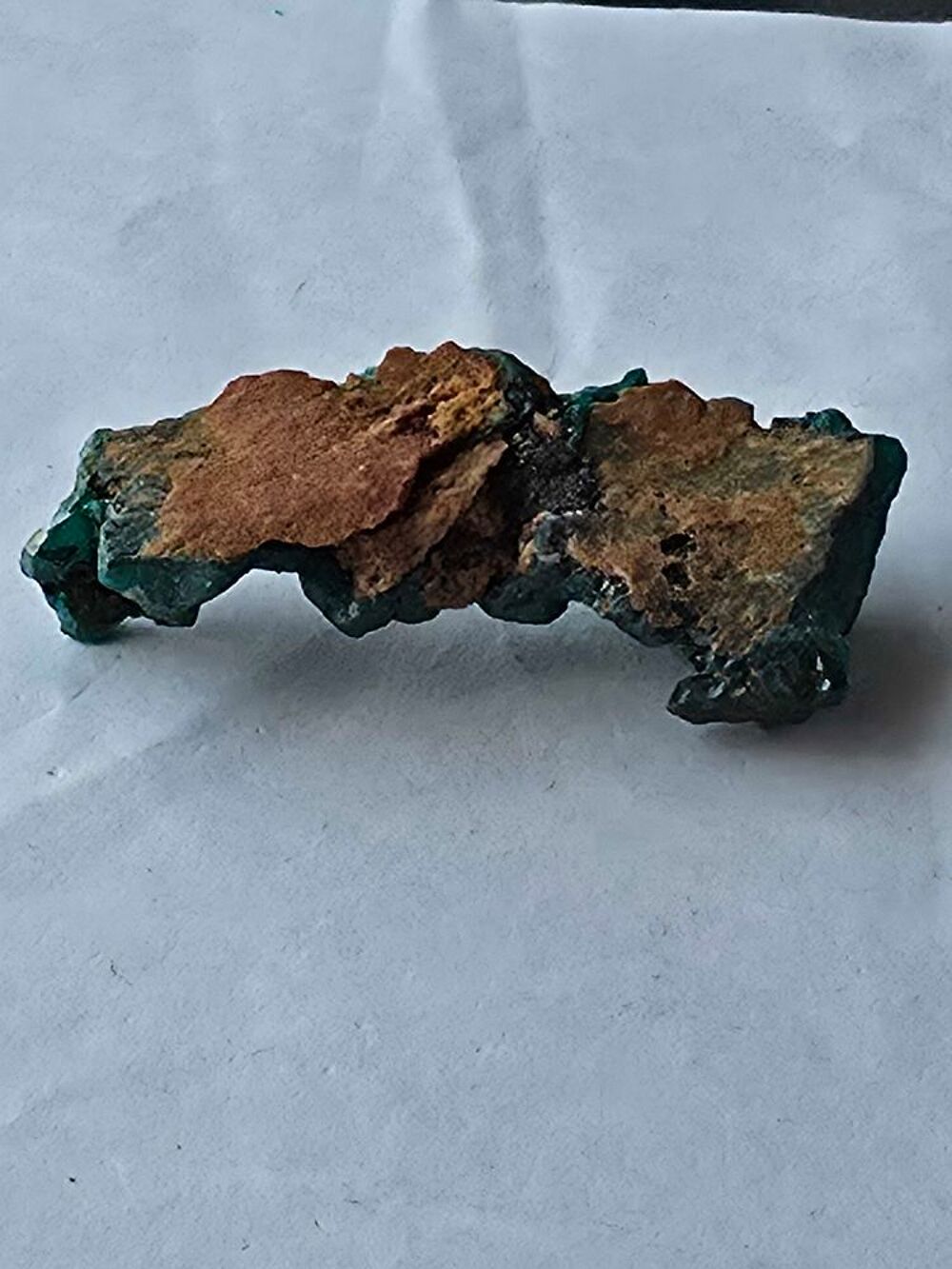 Dioptase brute sur matrice-Min&eacute;ral de collection Katanga 15g 