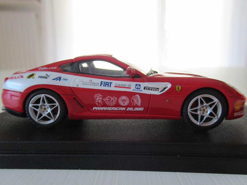MINIATURE FERRARI 1/43 Jeux / jouets