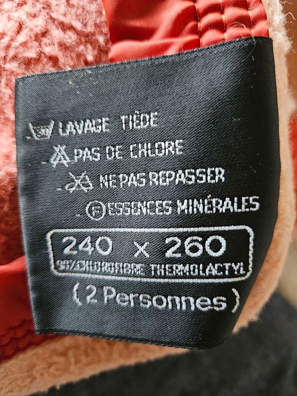 Couv.Damart Thermol.240x260 av petit d&eacute;faut Décoration