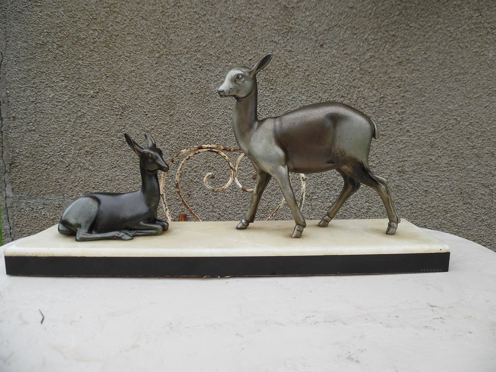 sculpture art d&eacute;co biche et son petit. 