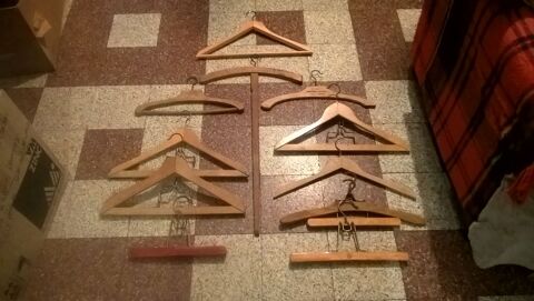 Anciens cintres/porte-v�tements bois. 16 Flers-en-Escrebieux (59)