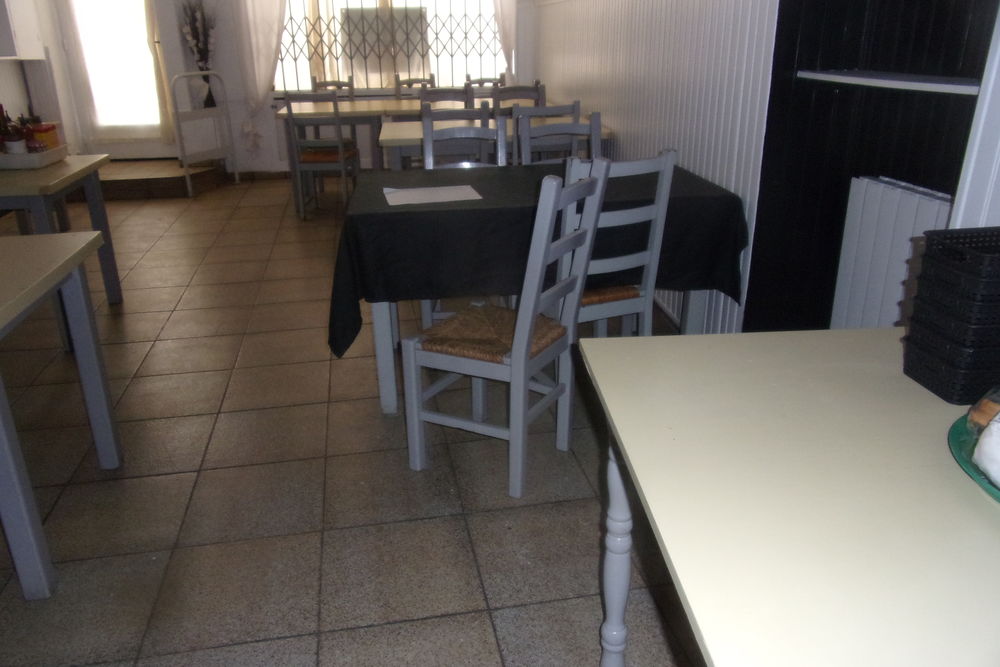 TABLE DE RESTAURANT Meubles