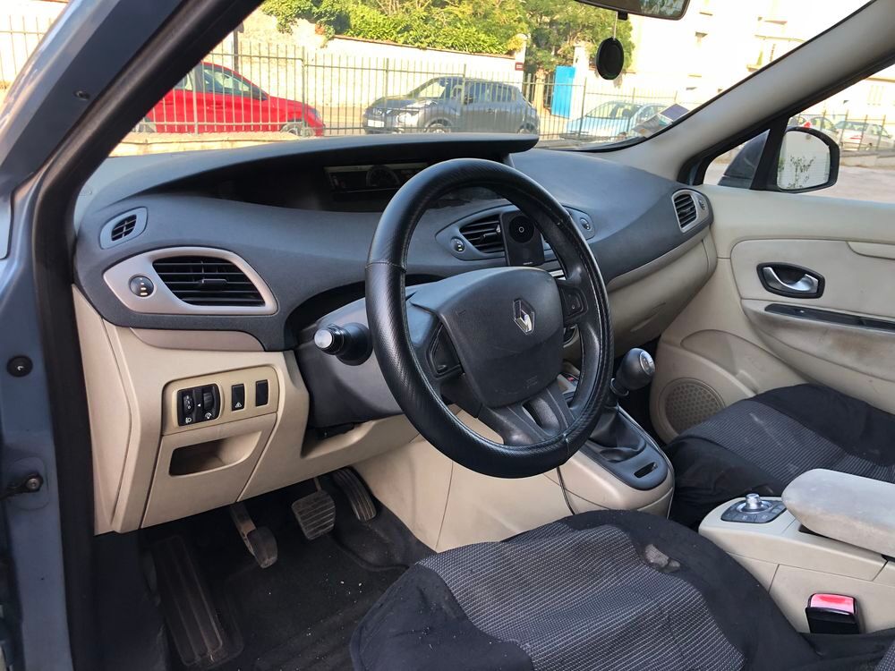 Grand Sc&eacute;nic III GRAND SCENIC DCI 105 CARMINAT TOM TOM PRO 2009 occasion 93300 Aubervilliers