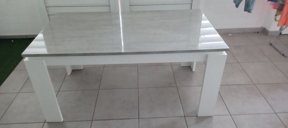 Table de salle &agrave; manger Meubles