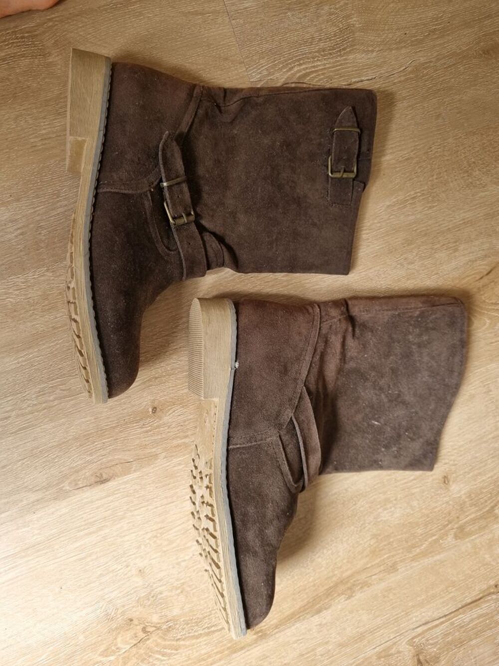 Bottines en daim neuves Chaussures