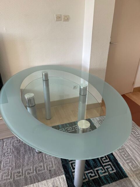 Table  manger ovale, en verre, 160x107 80 Haguenau (67)