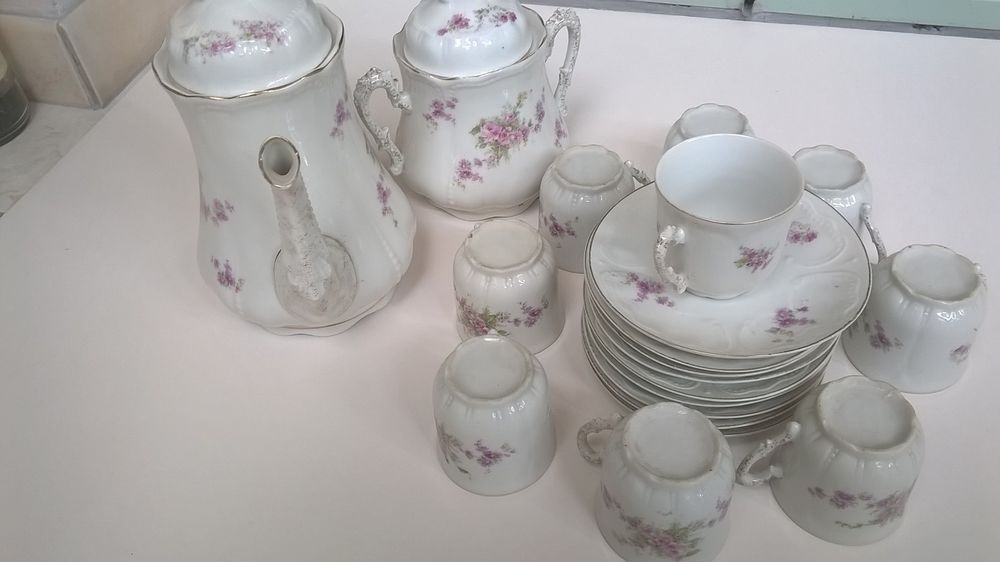 Service &agrave; caf&eacute; ancien en porcelaine 