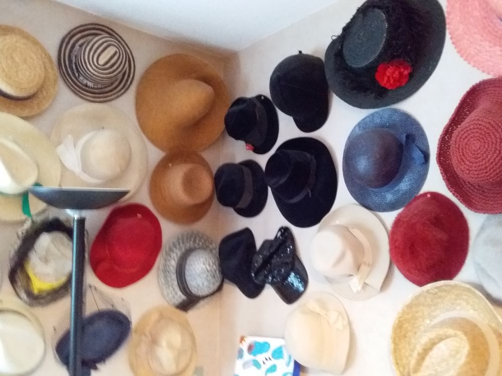 tr&egrave;s belle collection de chapeaux Décoration