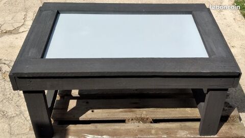 TABLE BASSE ARTISANALE AVEC UN DESSUS BLANC . 0 �pernay (51)