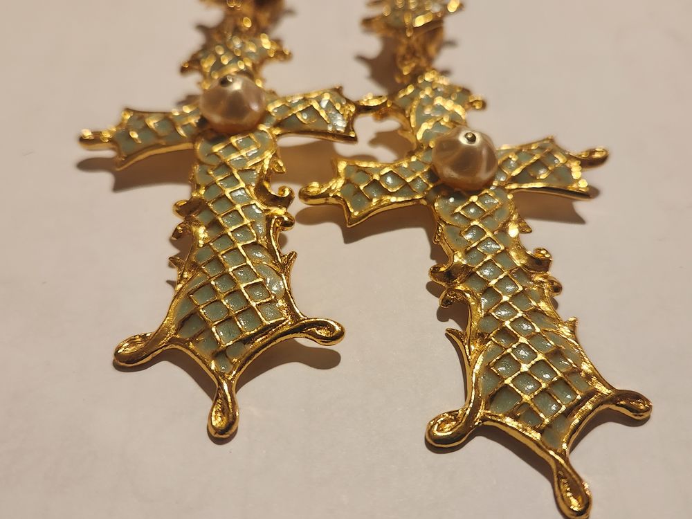 BO Clip croisillons email bleu + pendantes + perle C.LACROIX Bijoux et montres