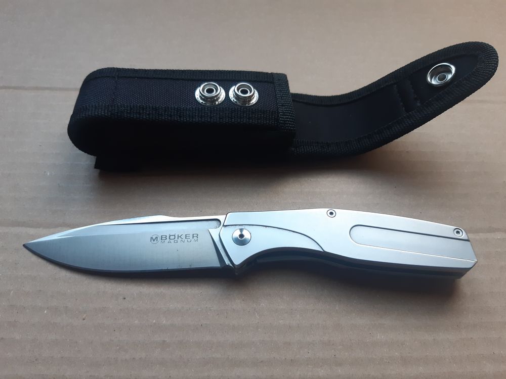 2 couteaux pliants 