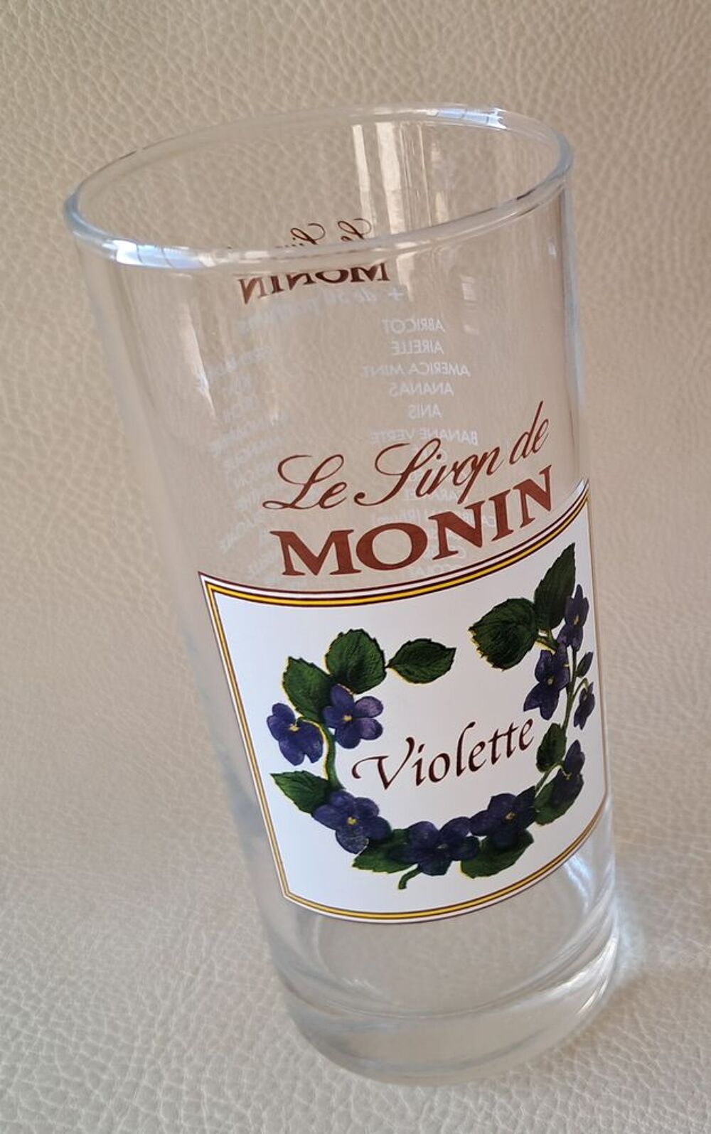 verre le sirop de Monin go&ucirc;t violette Cuisine