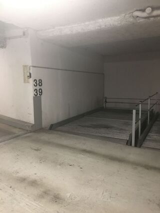  Parking / Garage � louer 12 m� Paris