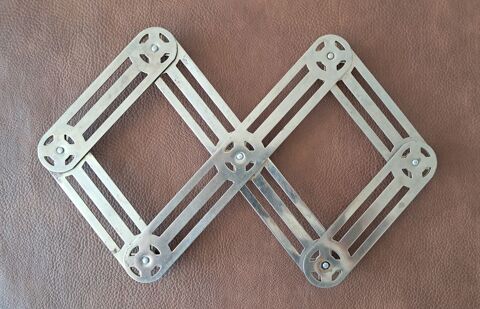 dessous de plat en m�tal m�tallique style vintage pliable  5 Carnon Plage (34)