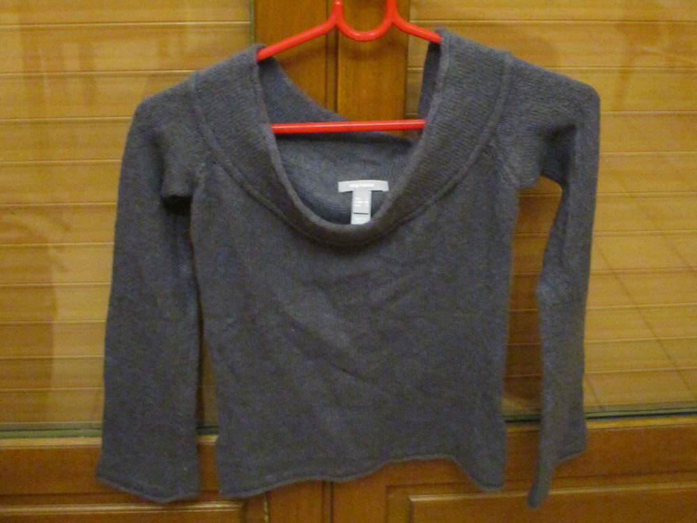 lot de pulls gris et un haut marron Vêtements