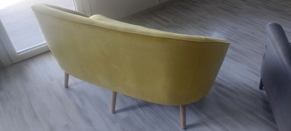 Canap&eacute; banquette en velours Sonia jaune. Meubles