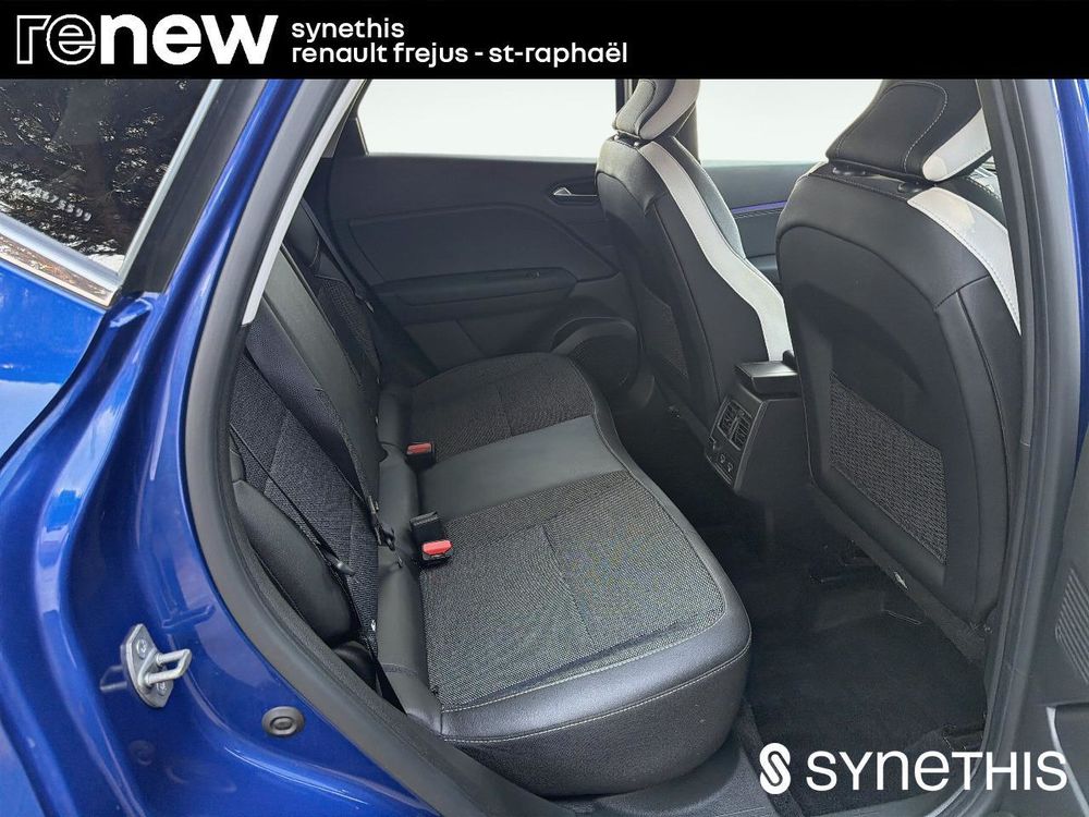 Captur E-Tech full hybrid 145 Techno fast track 2023 occasion 83600 Fr&eacute;jus