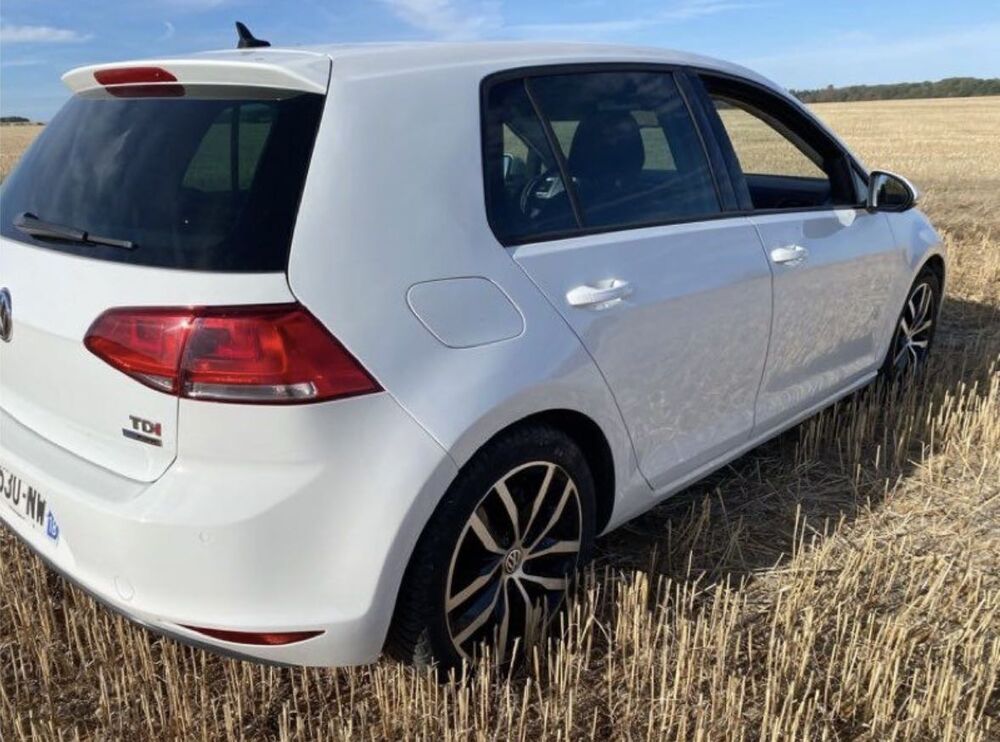 Golf 1.6 TDI 105 BlueMotion Technology FAP Confortline 2014 occasion 18000 Bourges