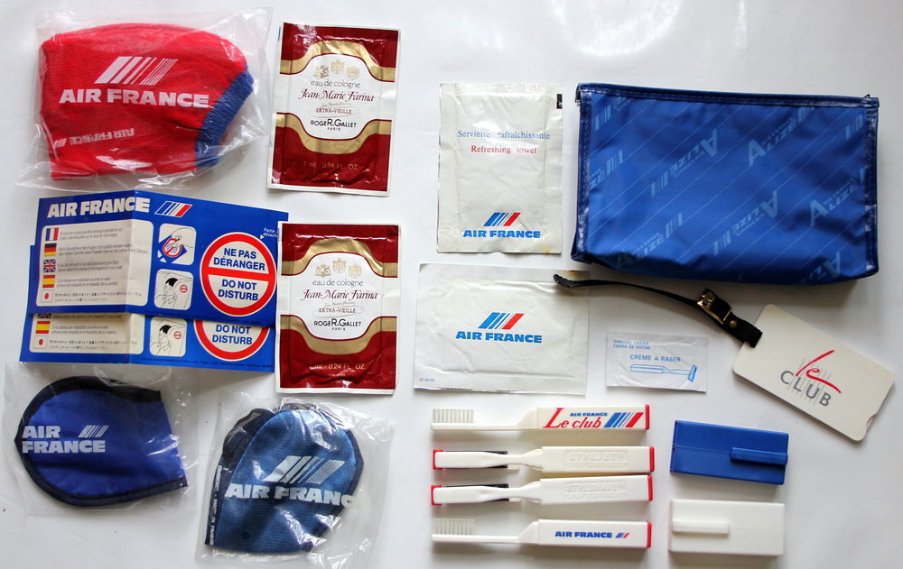 Pochette vintage AIR FRANCE avec nombreux accessoires 
