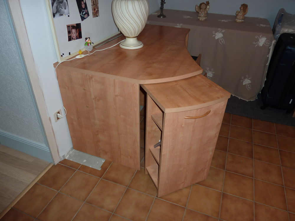 BUREAU AVEC ETAGERE ESCAMOTABLE Meubles