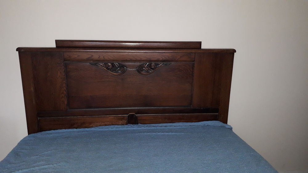 Chambre &agrave; coucher Lit - Penderie et commode Meubles