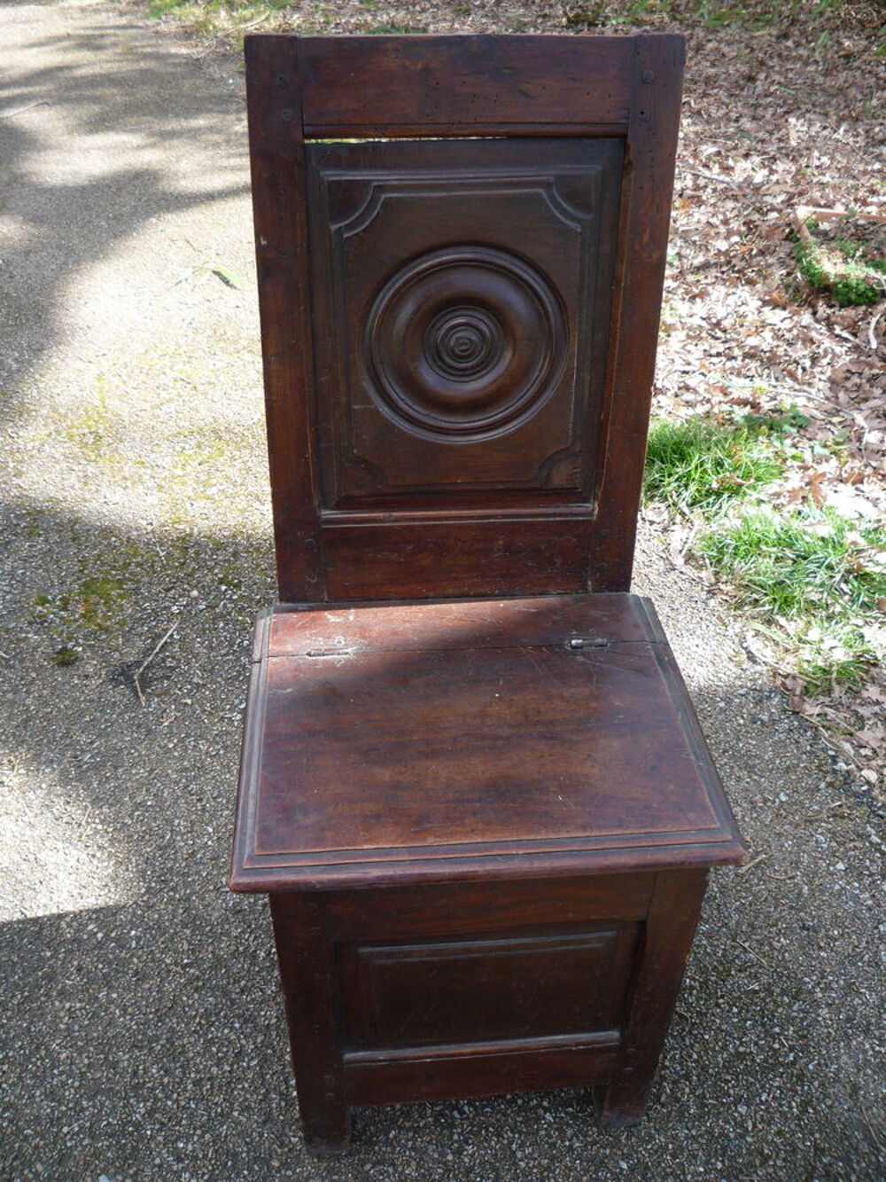 Chaise coffre dite &agrave; sel / XVII s
Meubles