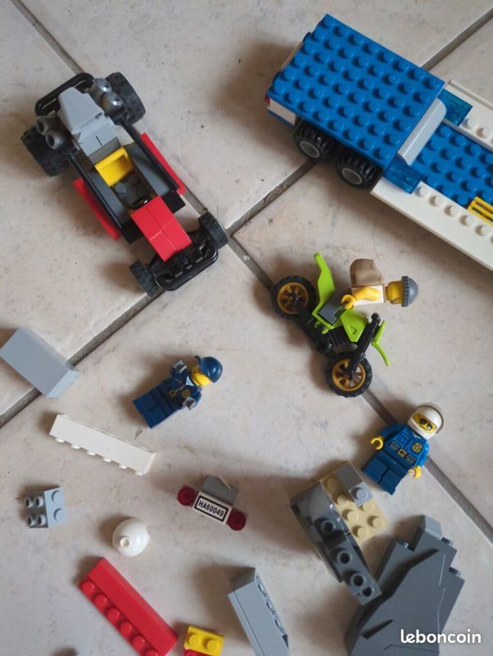Lego transporteur h&eacute;licopt&egrave;re police 60049 Jeux / jouets
