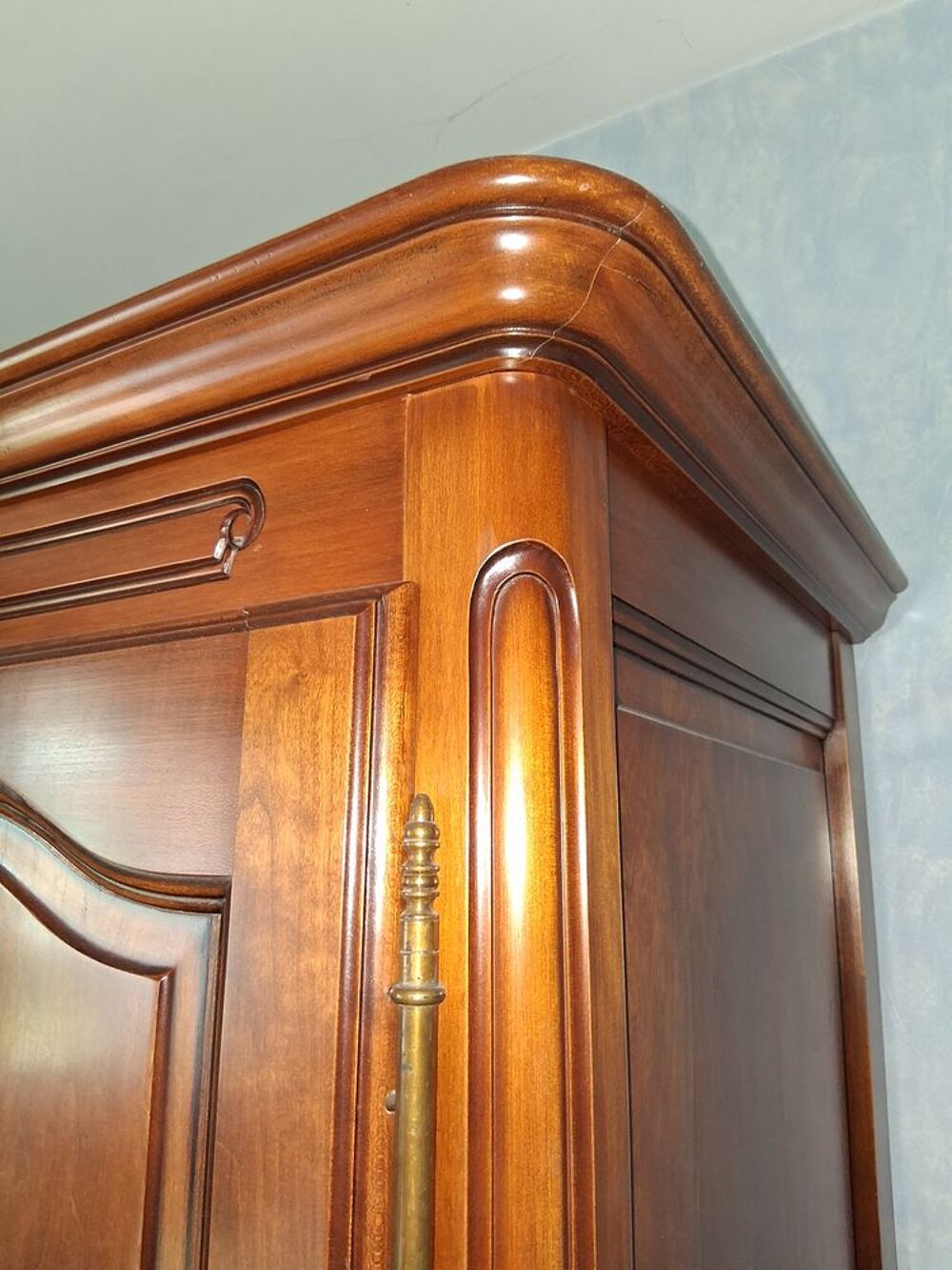 Armoire chambre bois merisier le lit tables de nuit Meubles
