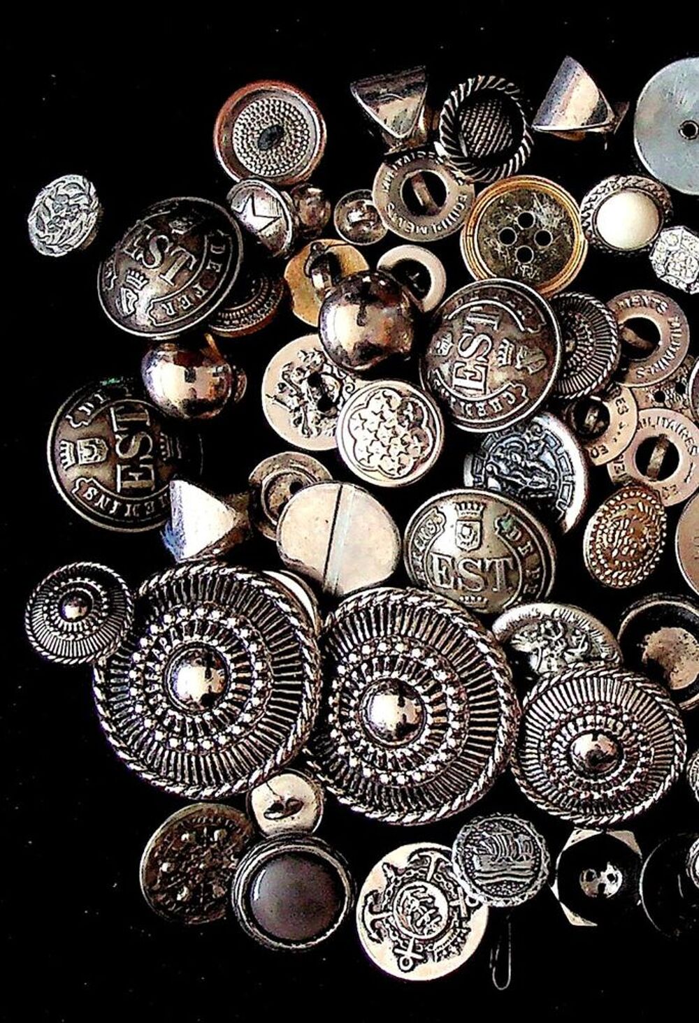 LOT DE 80 BOUTONS ARGENT ARGENTES ou proche du style Vintage 