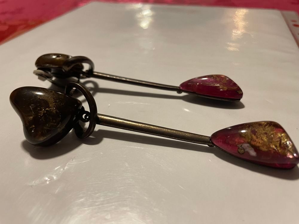 BO r&eacute;sine ambr&eacute;e feuille d'or pendant r&eacute;sine rouge LACROIX Bijoux et montres