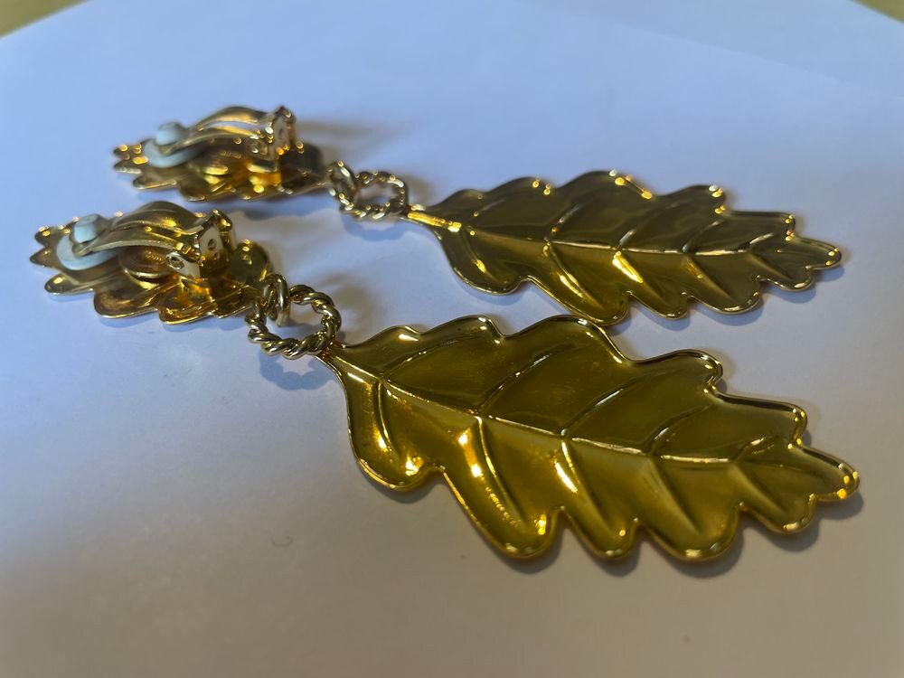 BO clip dor&eacute;e feuille ch&ecirc;ne avec pendant feuille Fressange Bijoux et montres