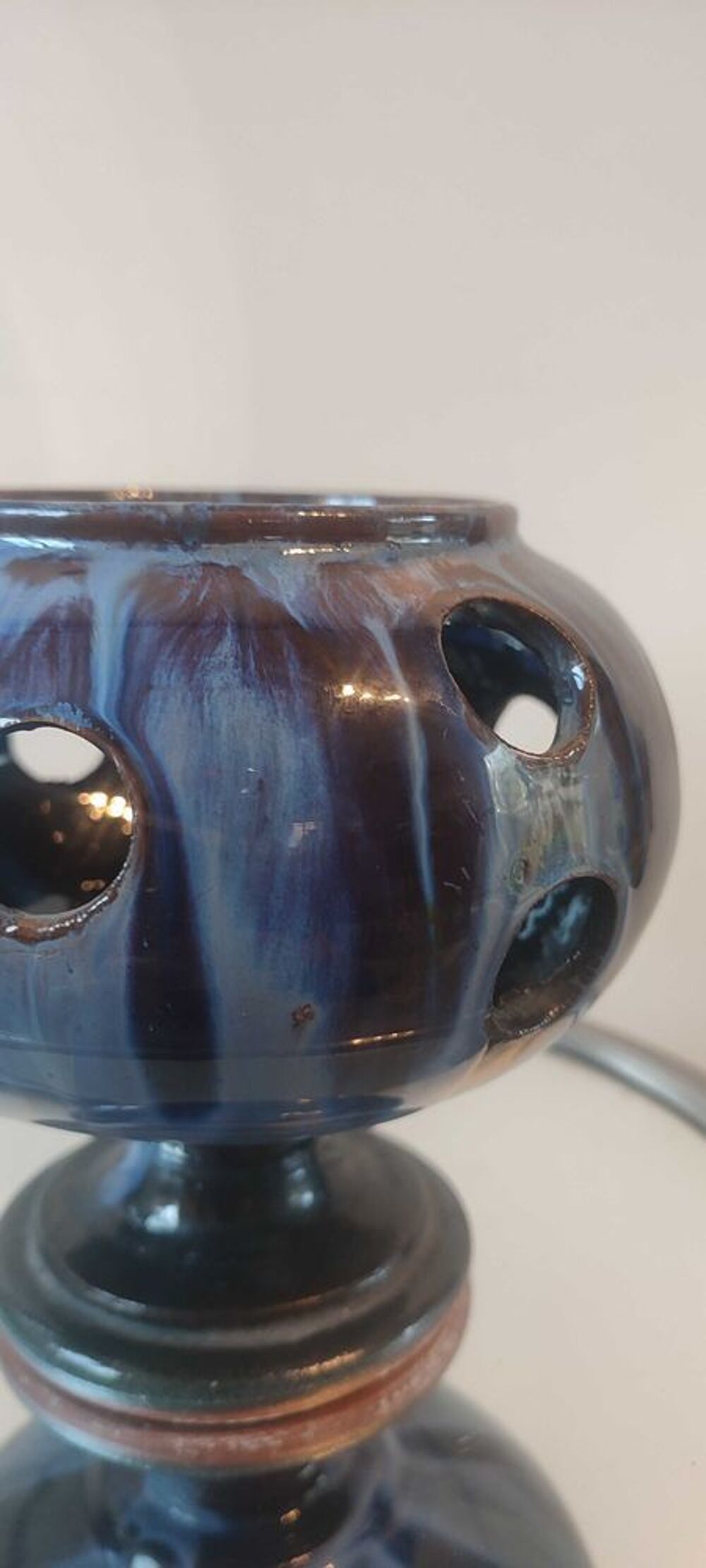 Pot &agrave; crocus vintage en c&eacute;ramique 