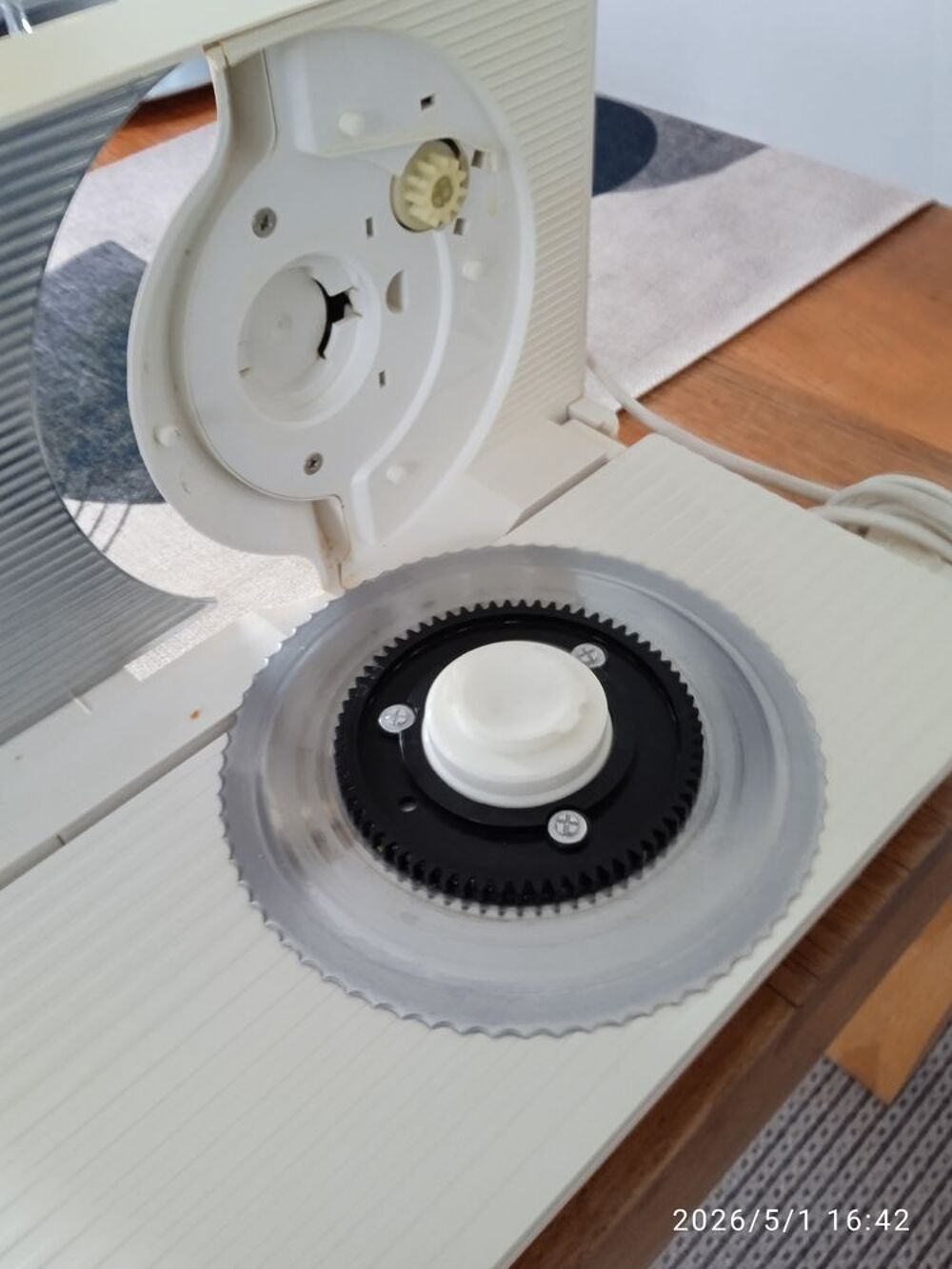trancheuse &eacute;lectrique soit pain ou viande Electroménager