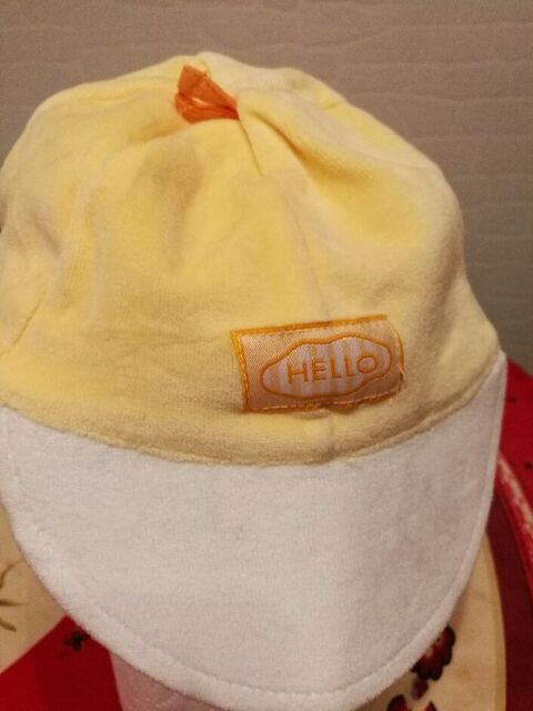 CASQUETTE JAUNE ET BLANCHE T 6 MOIS 2 Villiers (86)