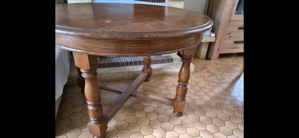 Table avec ralonge 
Et chaises. Meubles