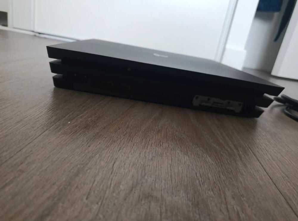 PS4 Pro 1 To GoldHEN jailbreak �" tr&egrave;s bon &eacute;tat Consoles et jeux vid�os