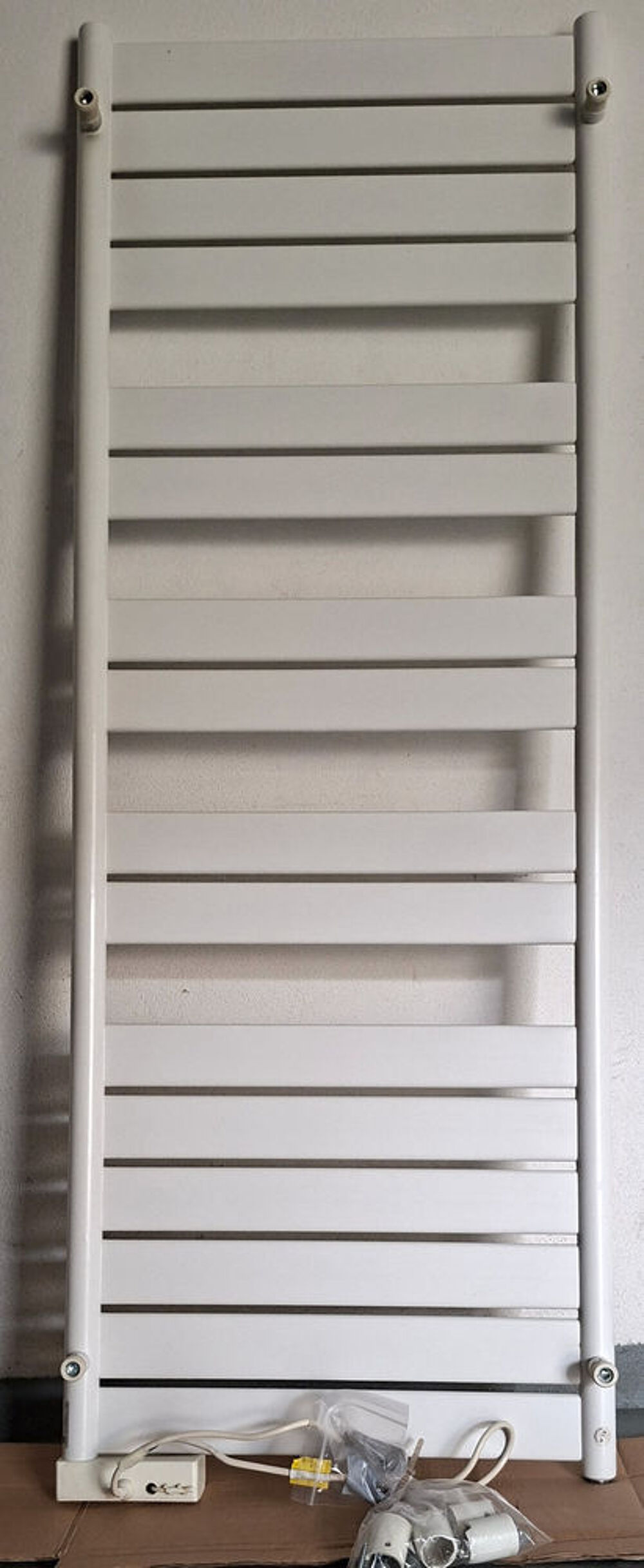 RADIATEUR &Eacute;LECTRIQUE S&Egrave;CHE SERVIETTES 1000 W
Electroménager
