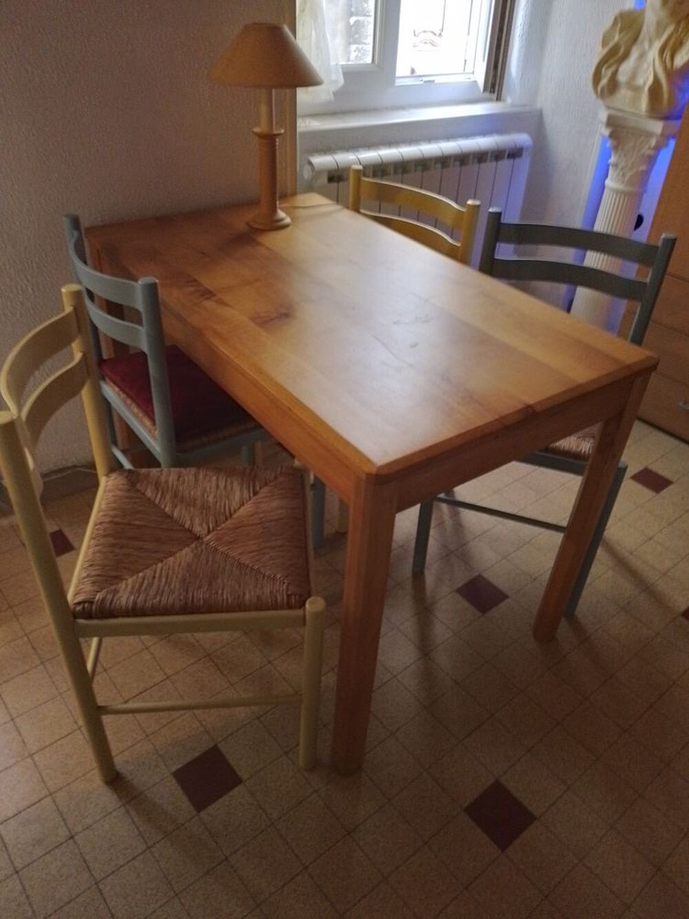 Table en bois massif + 4 chaises Meubles