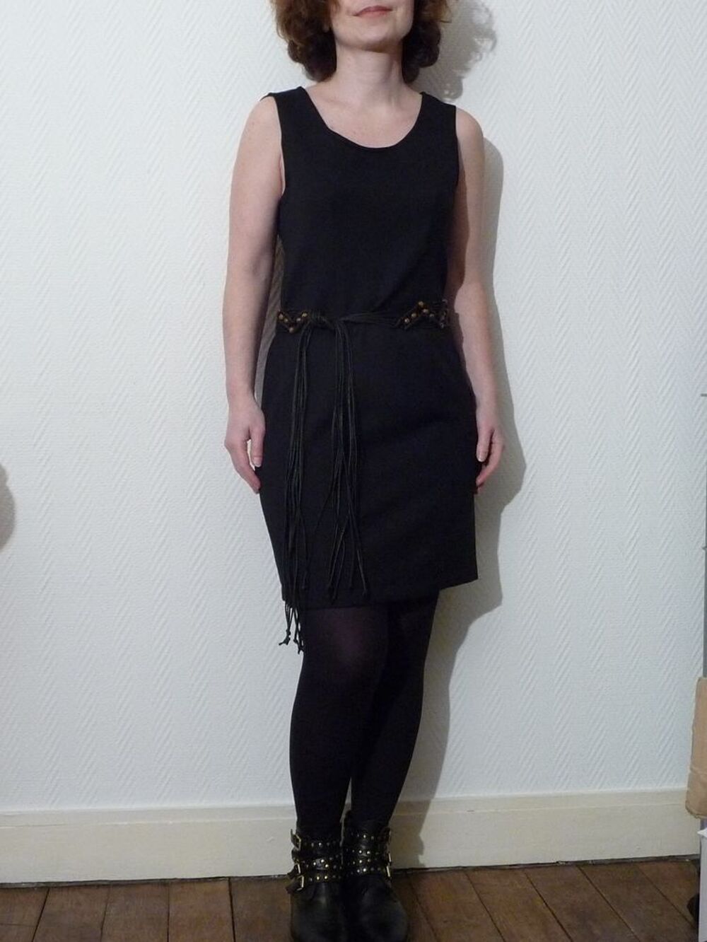 Robe Cintr&eacute;e Noir sans manches- Taille 36 Vêtements