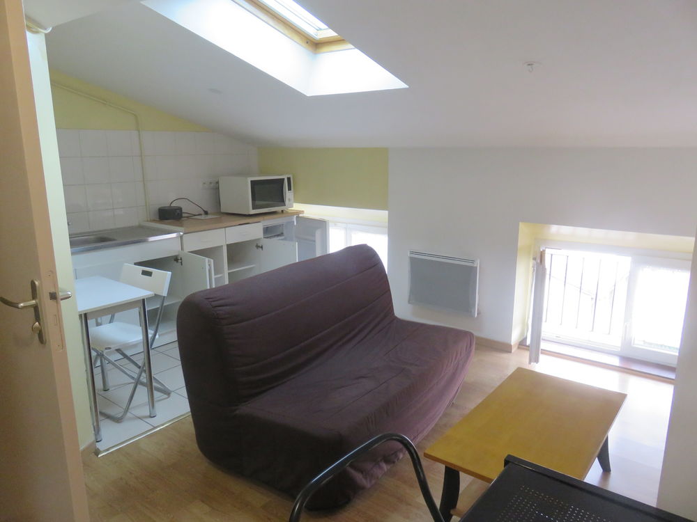 Location Appartement studio meublé 29m² 330 euros Saint-Étienne