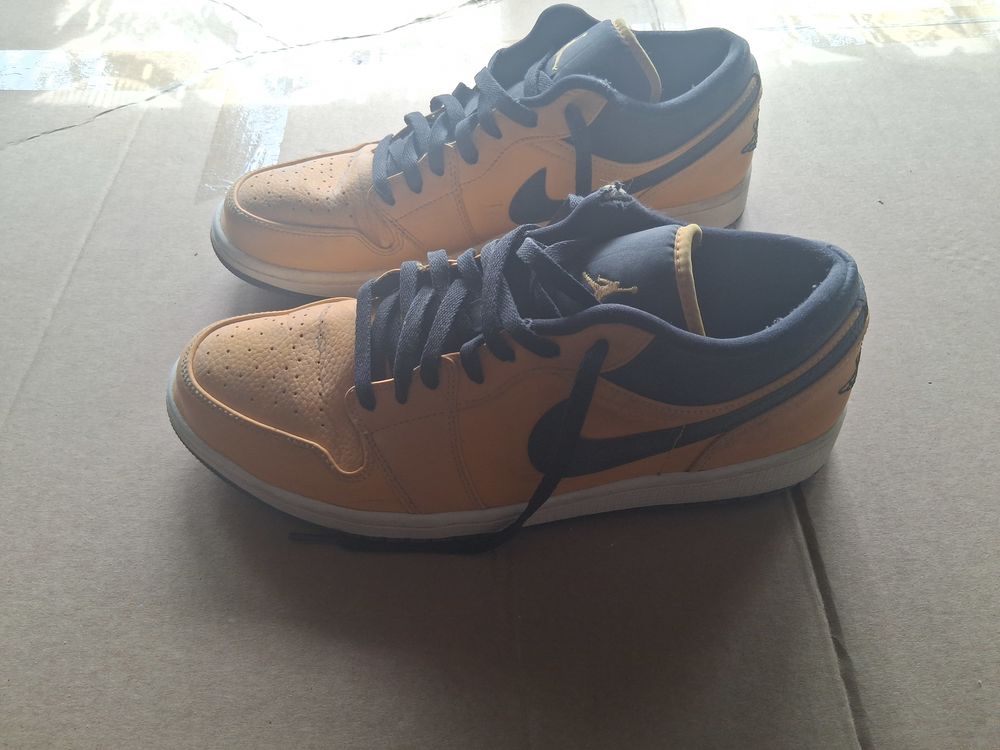 
Baskets Nike Air Jordan 1 Low ? University Gold / Navy Sports