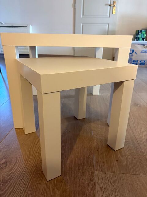 Duo de tables basses carrées blanches neuves 
55/H45 et 35/H 10 Monteux (84)